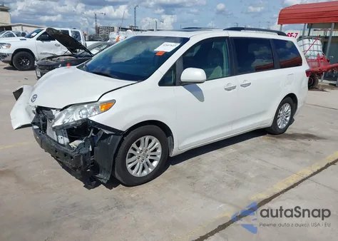 2015 Toyota Sienna Xle 8 Passenger z USA, uszkodzony, nr VIN 5TDYK3DC3FS549992